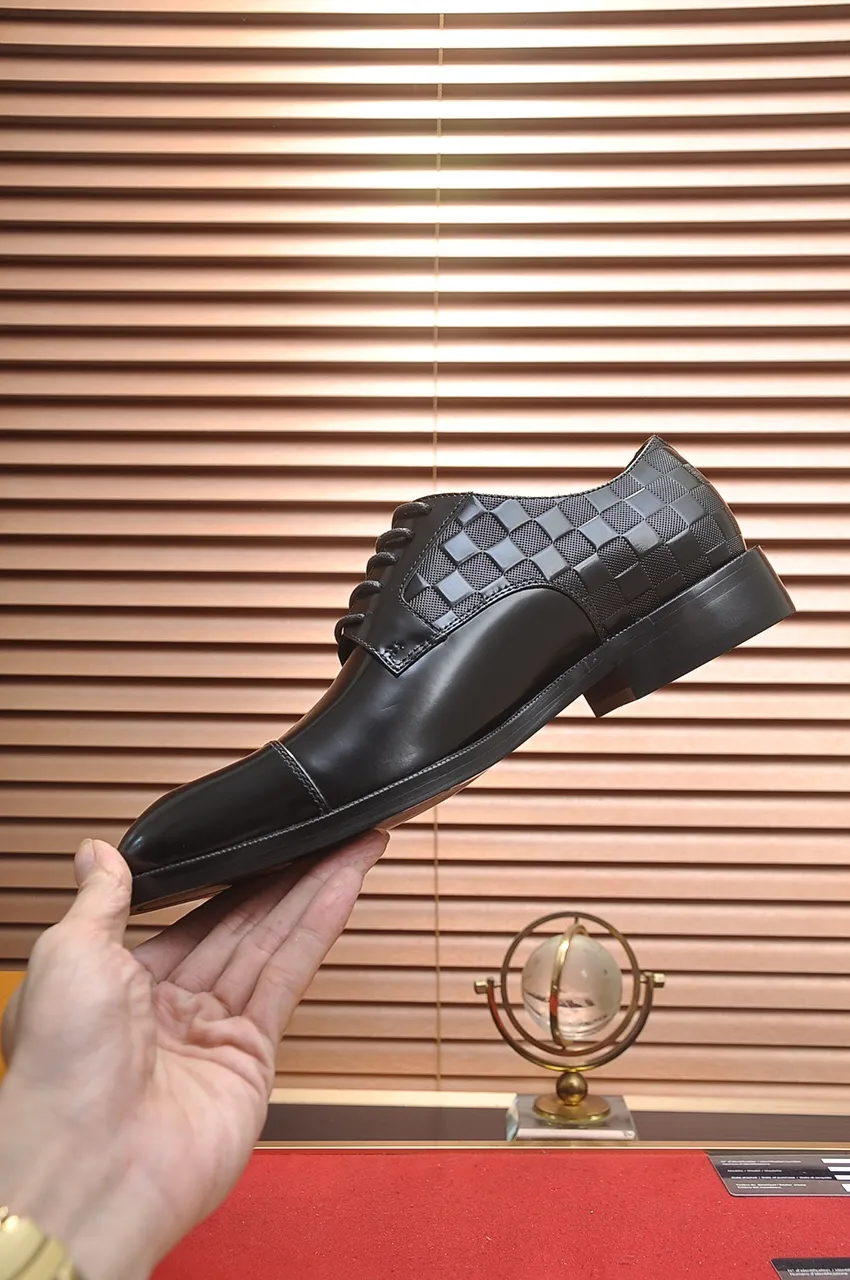 Men's men's shoes 💰520💶 [LV] (original single cowhide lining) 🍀LV's latest genuine leather business suit shoes are launched simultaneously on the official website. The first-layer cowhide imported from Italy is made of heavy gold, 💥official website 1:1 rubber outsole. Versatile to wear, high-end without losing class, and the color combination is extraordinary. This four-season style is alluring when worn on your feet, showing off your big-name flair. Standard code 38-45 (45 customized)